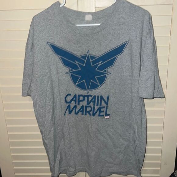 Captain Marvel men’s short sleeve shirt - Picture 1 of 3